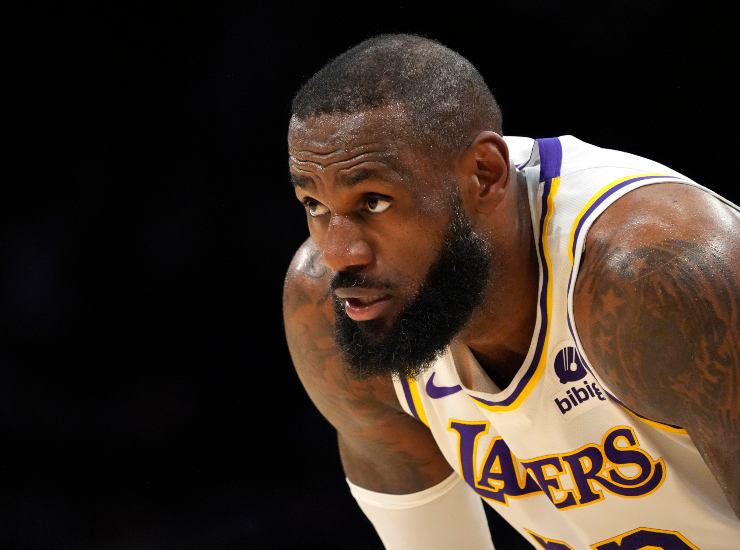 LeBron James, Lakers addio: The King si è svincolato, c'è l'annuncio ufficiale